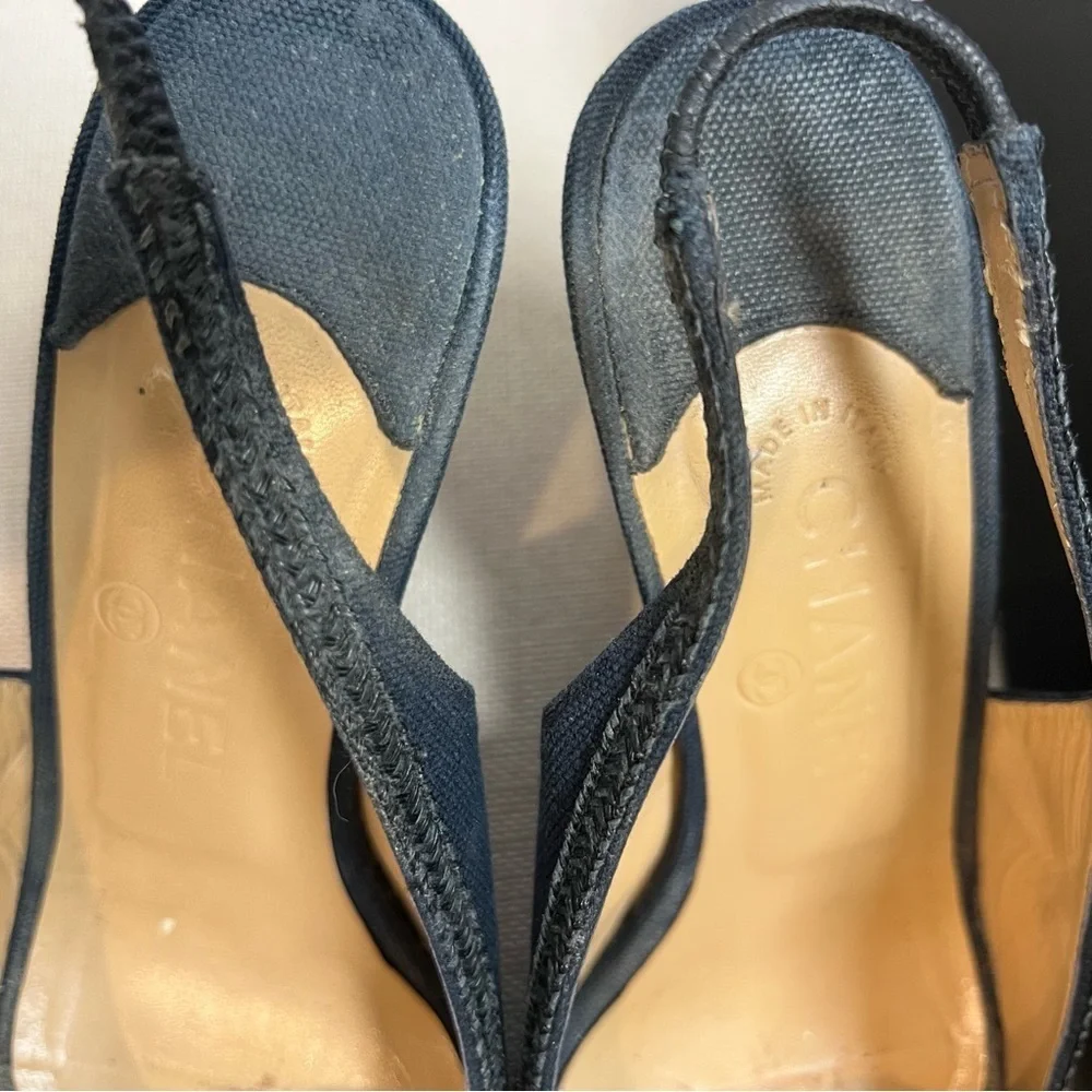 Chanel Vtg CC Logo Black Slingback Camelia Raffia Heels Peep Toe Shoes Y2W 8 - Picture 10 of 17